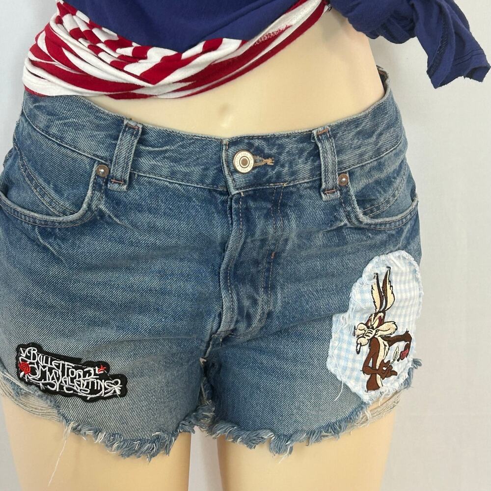We The Free Distressed Denim Cutoff Shorts Looney Tunes Wile E Coyote 27